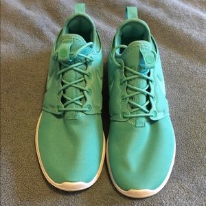 Turquoise Nike size 9 shoes